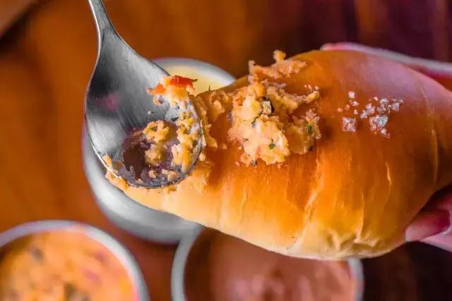 转角遇到猪？！魔都首家粉猪餐厅，吃完变精致的猪猪女孩！