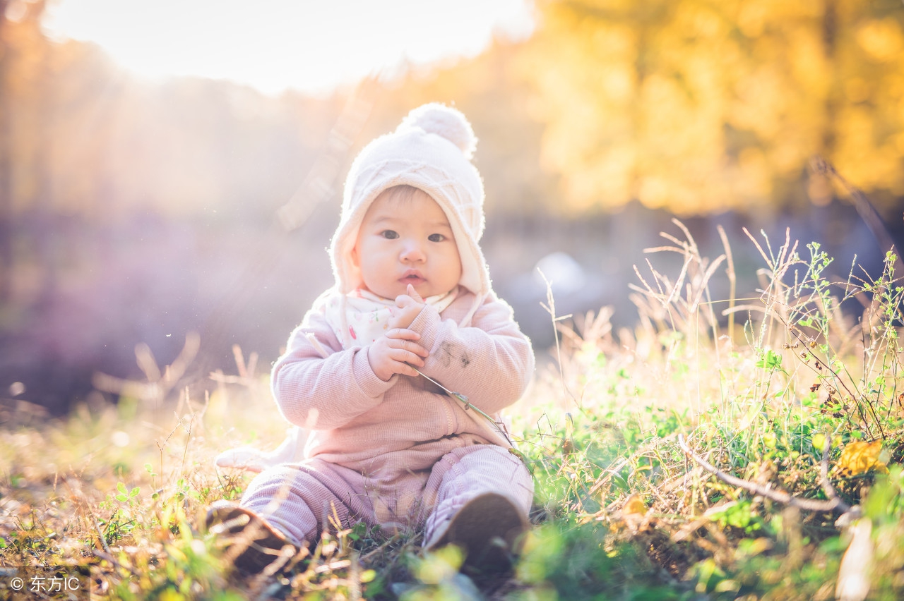 孩子肋骨一边凸起怎么回事,宝宝肋骨一边高一边低是缺钙吗