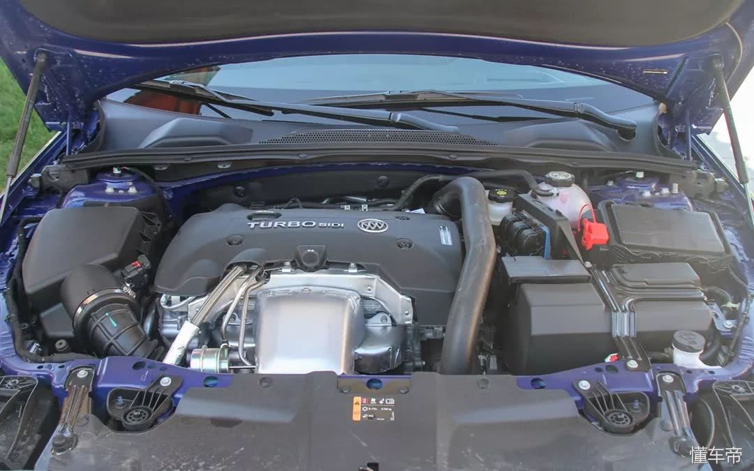 老美发飙了,这货260马力只卖23万,宝马3系都不敢惹它