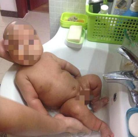 小婴儿这四个地方不要洗的太干净,宝宝这7个部位需要细心呵护