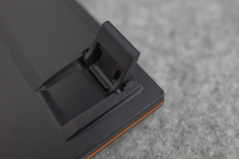 突破机械硬盘的厚度界限，做史上最薄机械键盘，而且它还有光！