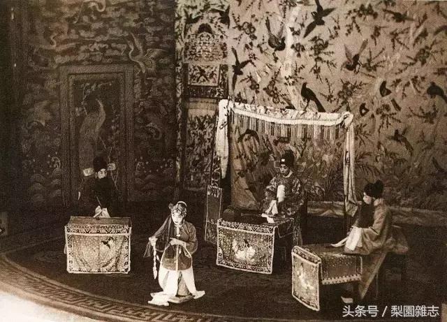 试论移步而不换形：关于京剧表演艺术的规律问题