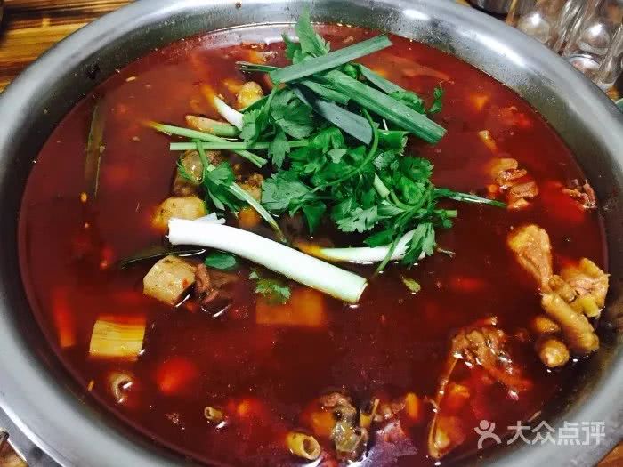 藏在成都的二十家苍蝇馆子,又破又小的火锅店