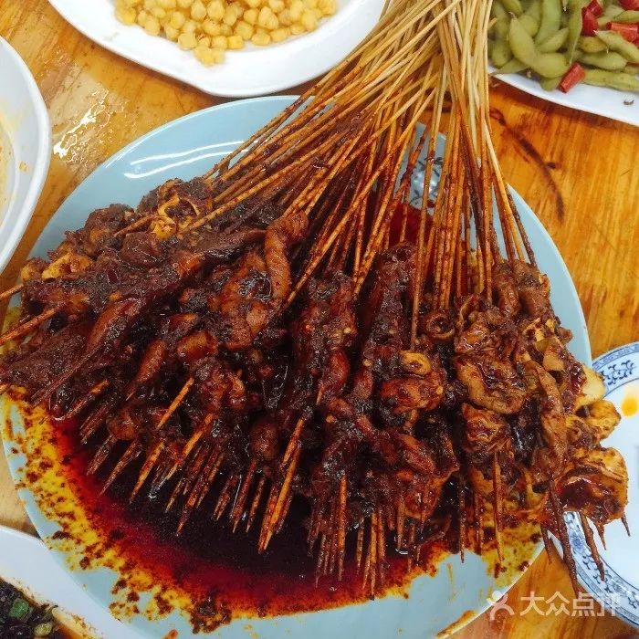 藏在成都的二十家苍蝇馆子,又破又小的火锅店