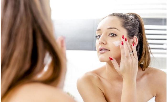 面霜和日霜有什么区别,日霜和面霜有啥区别呢怎么用