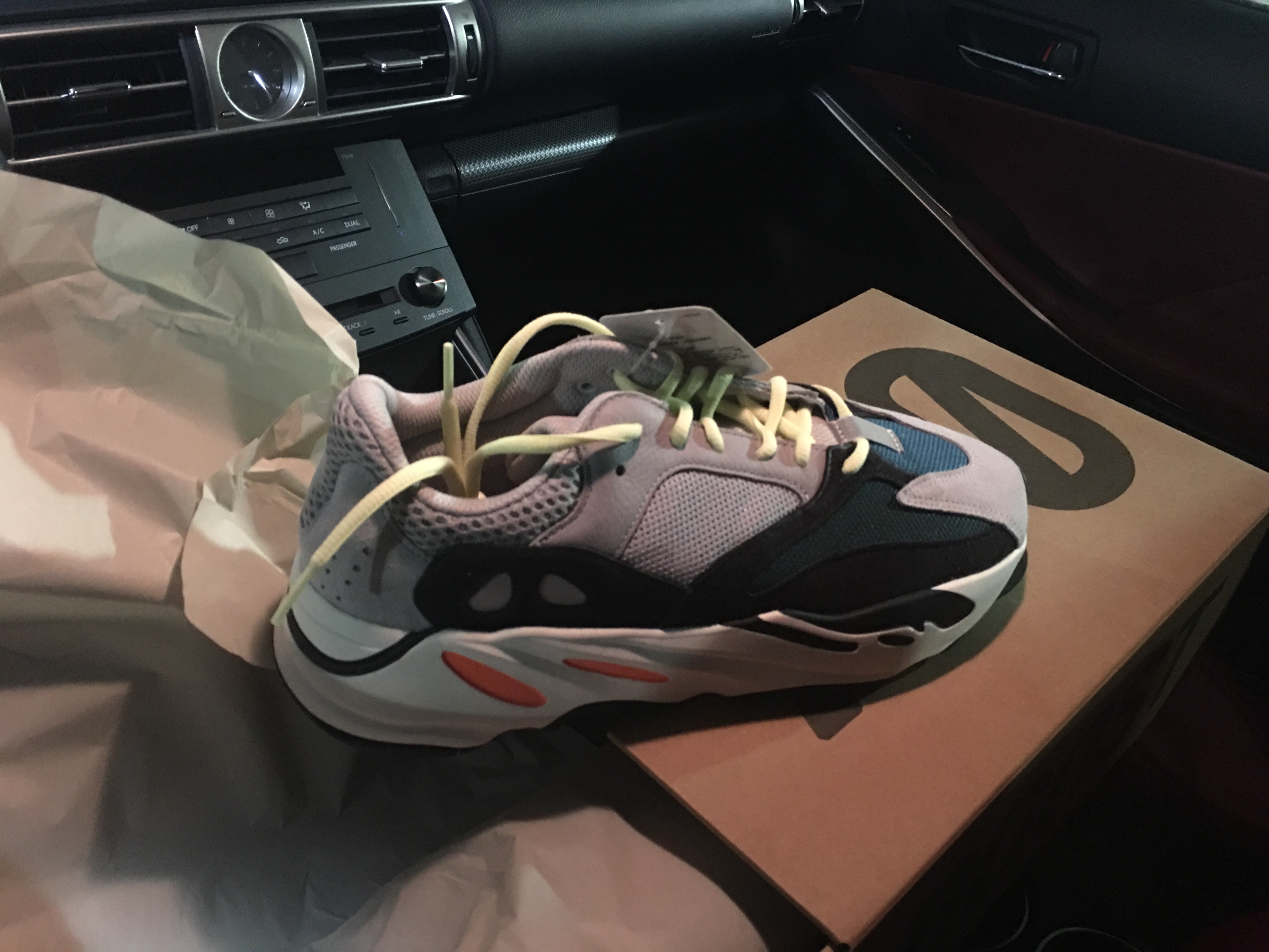 椰子700哪个版本最好看,椰子700黑生胶真假对比