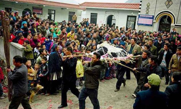 彝族丧葬的习俗视频,彝族丧事习俗视频