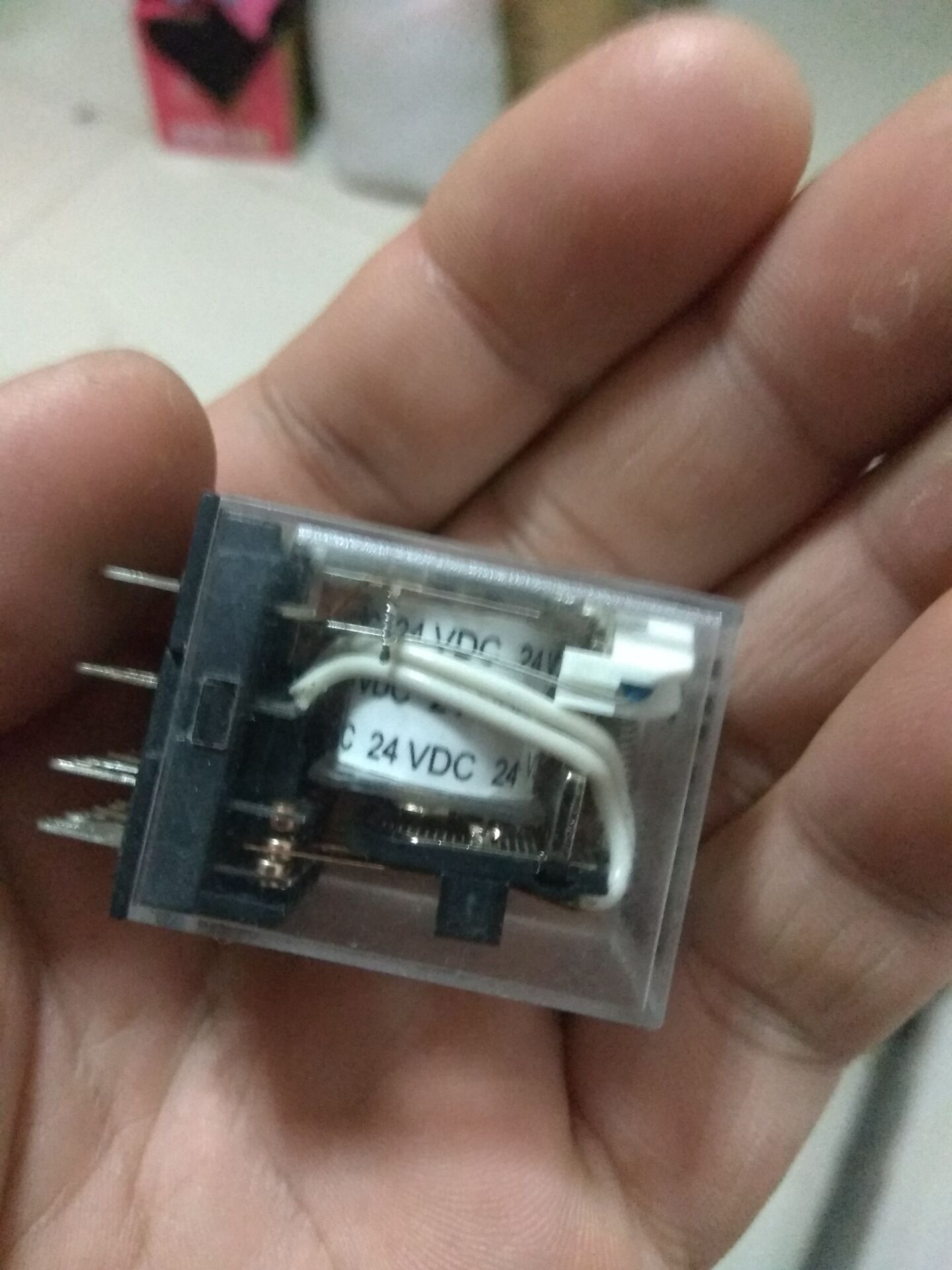 继电器烧了阻值会变大还是变小,电工知识插座发热什么原因