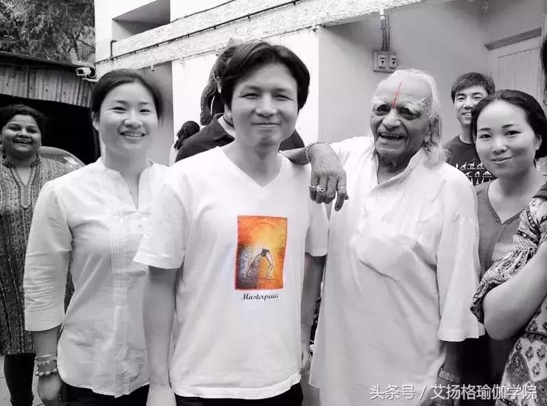 Guruji额头上的红印是怎么回事呢？