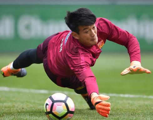 知耻而后勇，国足战捷克范晓东开场闪击，专家：幸好没有VAR