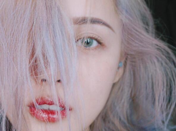 明星彩妆红唇妆容教程,明星妆唇妆