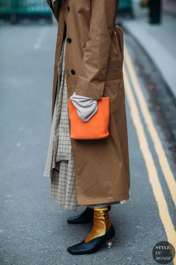 奶奶鞋为什么火的一塌糊涂,最近很火的奶奶鞋