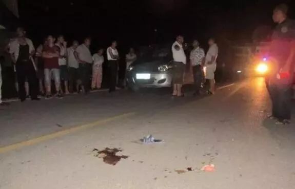 交通肇事逃逸顶包的人要判处多久,交通肇事逃逸找人顶包怎样处罚