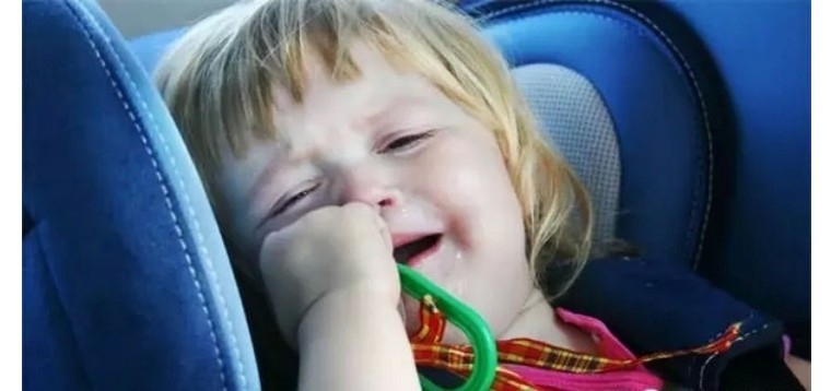 新生儿坐安全座椅抗拒吗,让宝宝坐安全座椅的好处