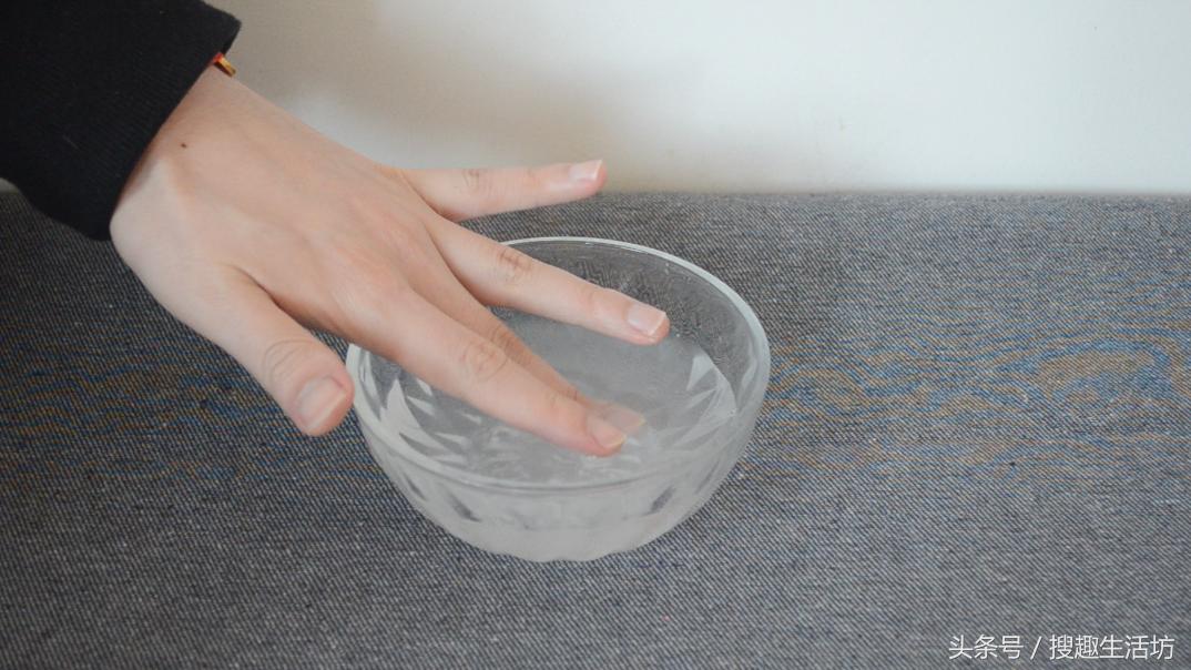 手被刺扎了要如何把刺给取出来,手指被刺扎到能用热水泡吗