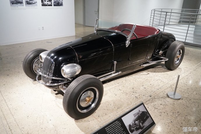 汽车博物馆带你了解蝙蝠侠战车,汽车博物馆蝙蝠侠战车