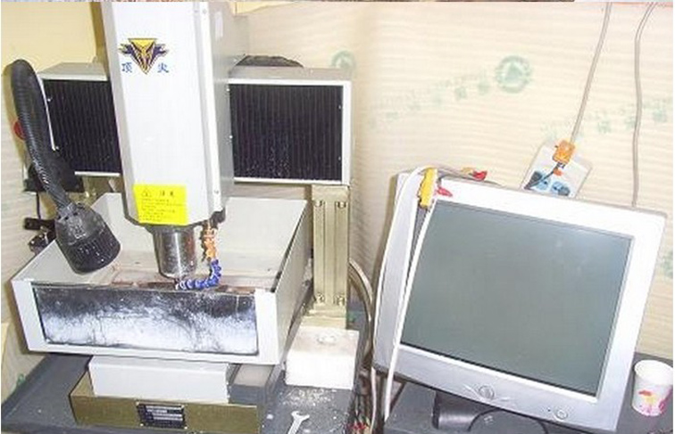 如何区别翡翠玉石是机器雕刻还是人工雕刻？鉴别手工雕与电脑雕