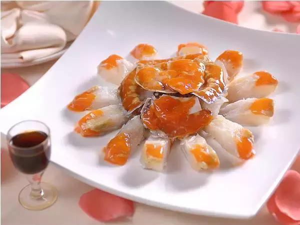 这吃货最爱的皇冠级港城，不仅美色倾城，更有万人蓝海沙滩在等你！