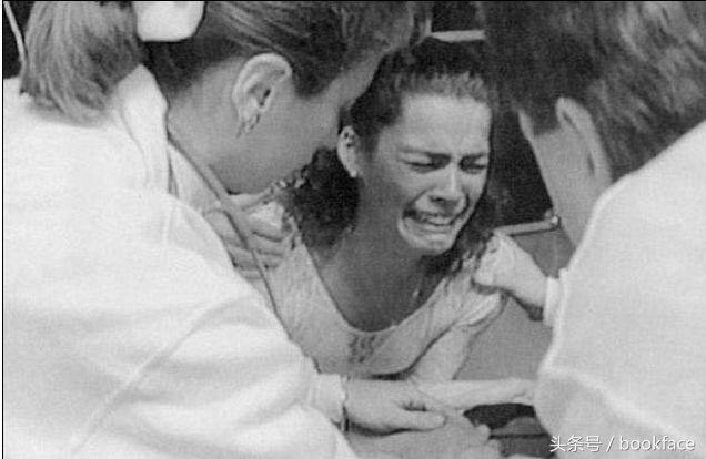 比赛前夕被打断腿,比赛前期被队友打断腿