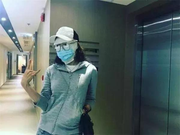 口罩眼镜装扮,口罩眼镜妆容教程