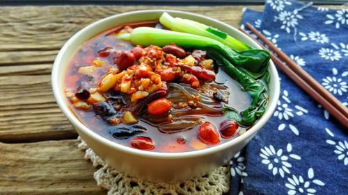 酸辣粉跟螺蛳粉为什么受欢迎,酸辣粉和螺蛳粉的不同