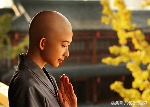 光头女生也很美,明星光头造型