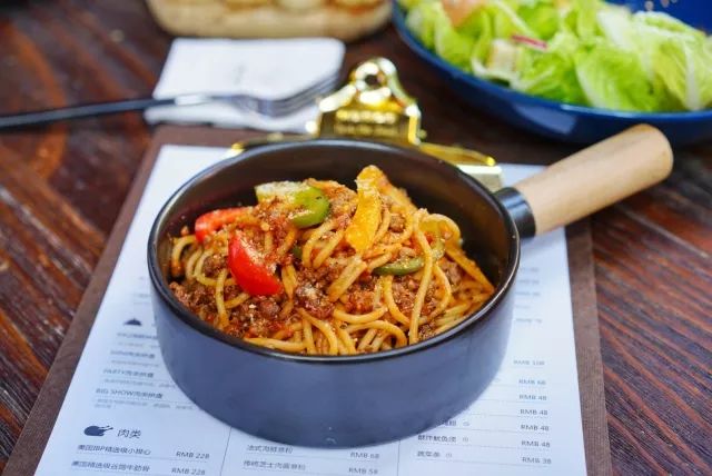 揭秘“X”餐吧，不仅美食份量MAX，鸡尾酒还花样百出！