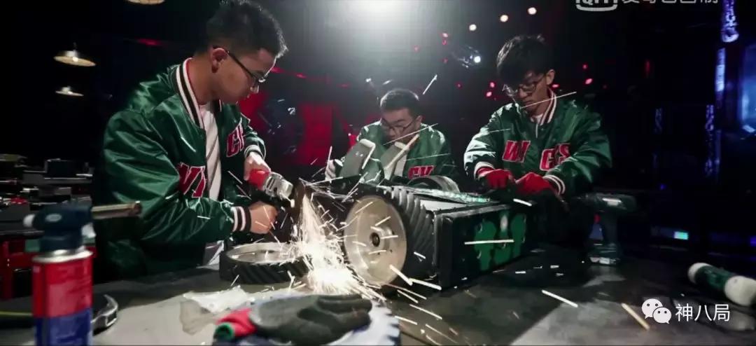 看了一场机器人格斗,我竟被baby和晓明的爱情打动了…