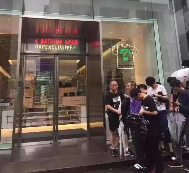 supreme日本卖多少钱,supreme日本专卖店