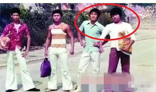 他是周星驰御用反派,周星驰当年被哪位女演员嘲笑过