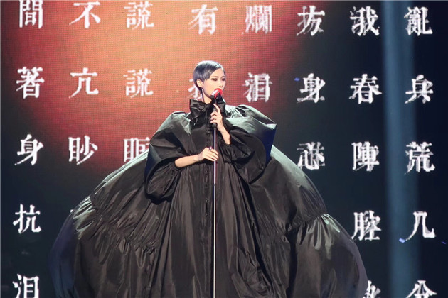 李宇春高定2022,回忆2018年李宇春的演唱会