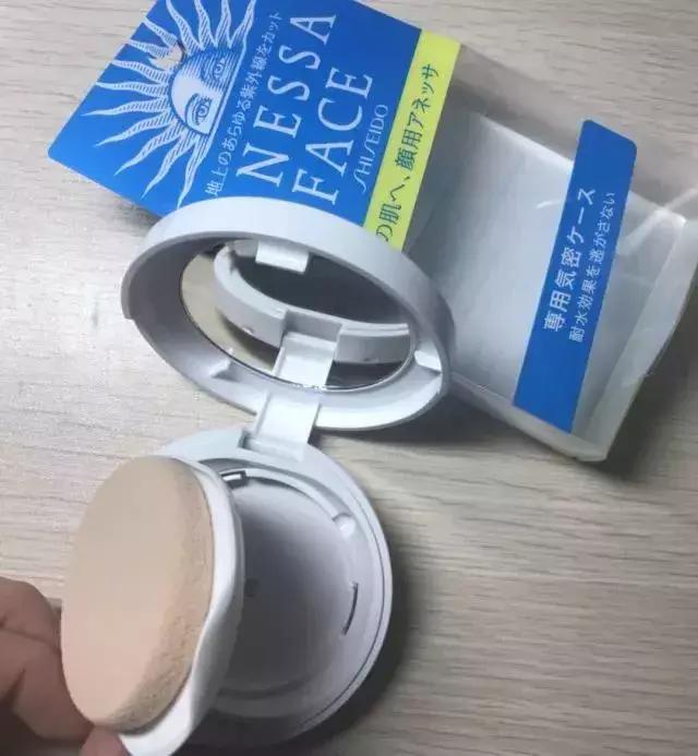 买的安耐晒怎么特别稠,安耐晒怎么不是白色的而是透明的