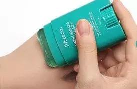 买的安耐晒怎么特别稠,安耐晒怎么不是白色的而是透明的