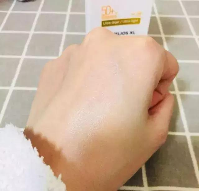 买的安耐晒怎么特别稠,安耐晒怎么不是白色的而是透明的