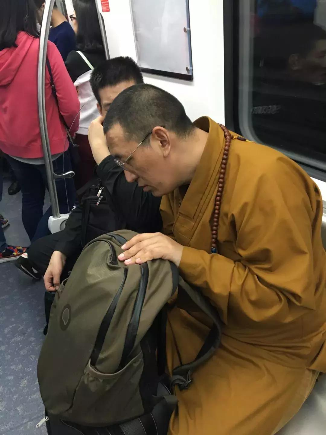 为什么深圳周三比较少人挤地铁,深圳上班挤地铁