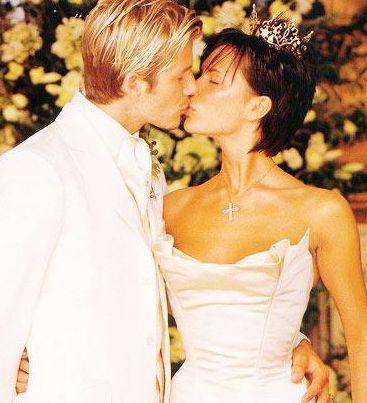 50岁亿万富婆爱上20岁穷小子,亿万富婆恋上年轻男子