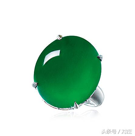 香港保利春拍落槌：一颗翡翠蛋面拍出三千万港币