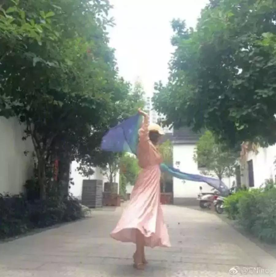 看完我妈拍的春游照片,我跟我爸都哭了……