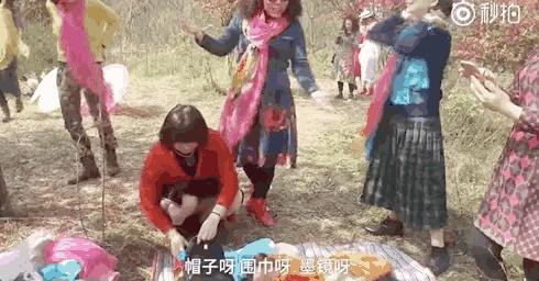 看完我妈拍的春游照片,我跟我爸都哭了……