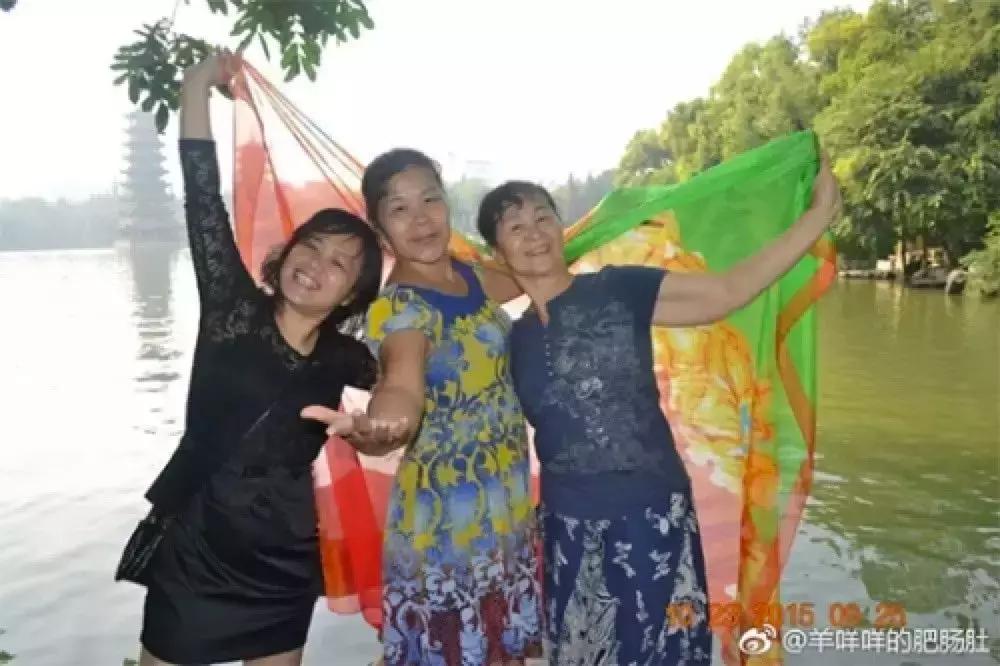 看完我妈拍的春游照片,我跟我爸都哭了……