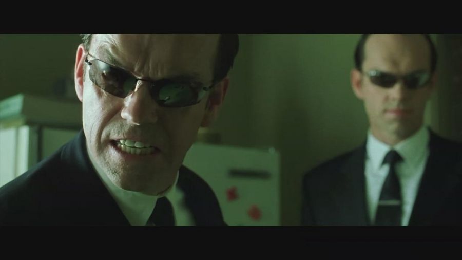 V字仇杀队全程不露脸征服观众,雨果维文是真正好莱坞大师级演员