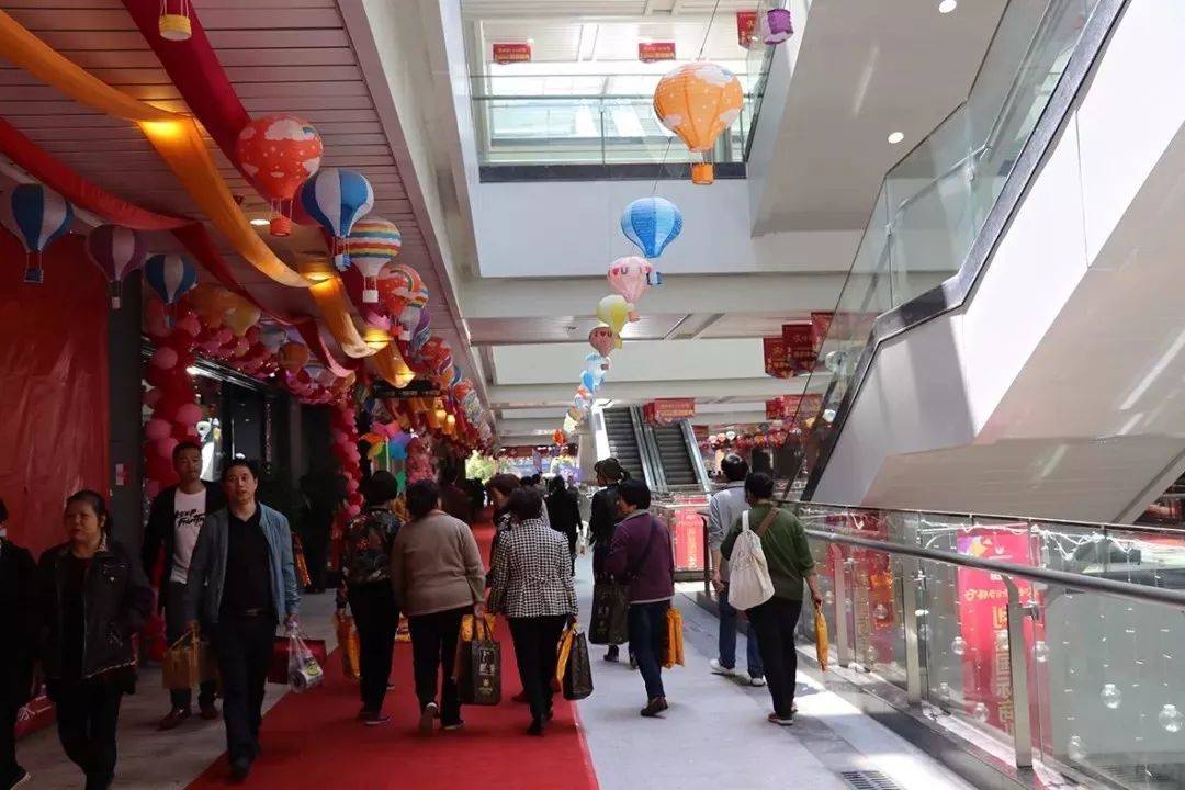 商贸业转型升级！站在风口上，利嘉国际商业城服装中心筑巢引凤