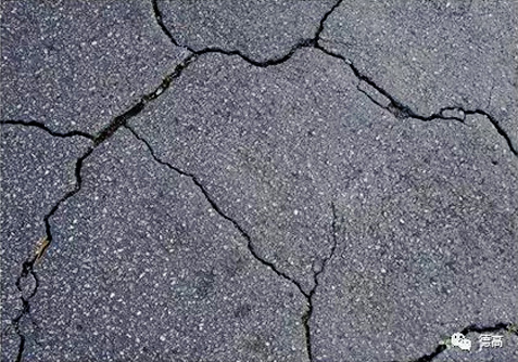 墙面瓷砖裂缝修补专用胶防水,用德高腻子怎么还是开裂