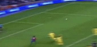 外媒评c罗超远吊射神仙球,c罗惊世倒钩足球小将