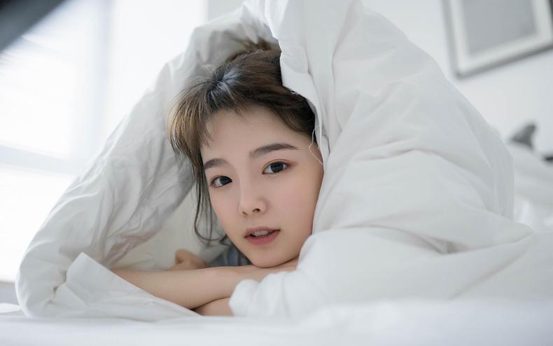 痘肌女孩子,痘痘肌女生的烦恼