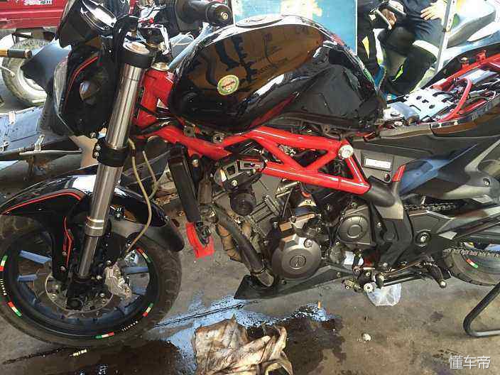 踏板摩托车磨合期多久换一次机油,新摩托车磨合期多少公里换机油