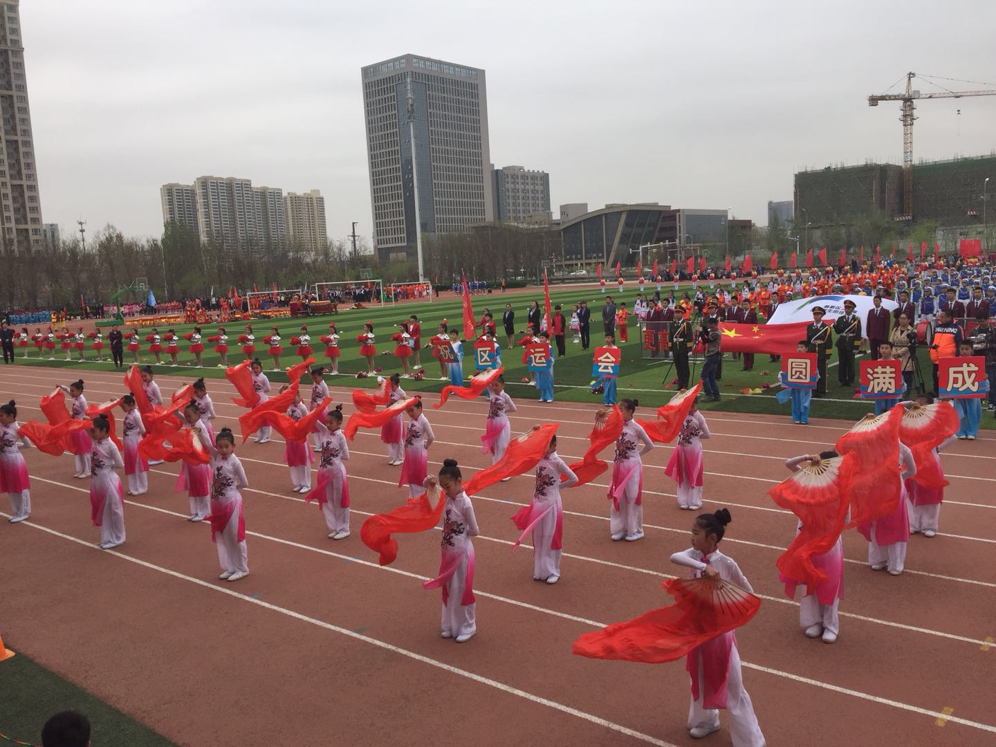 小学生运动会的童趣,有趣的运动会一年级小学生