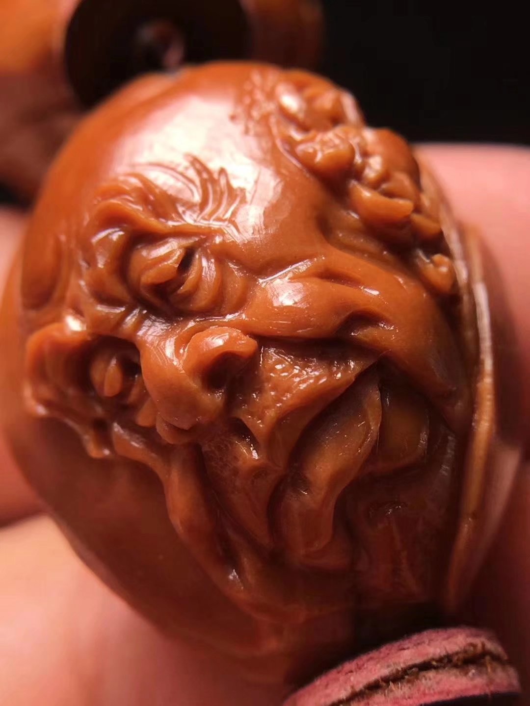 橄榄核雕有哪些套路,橄榄核小籽雕刻师