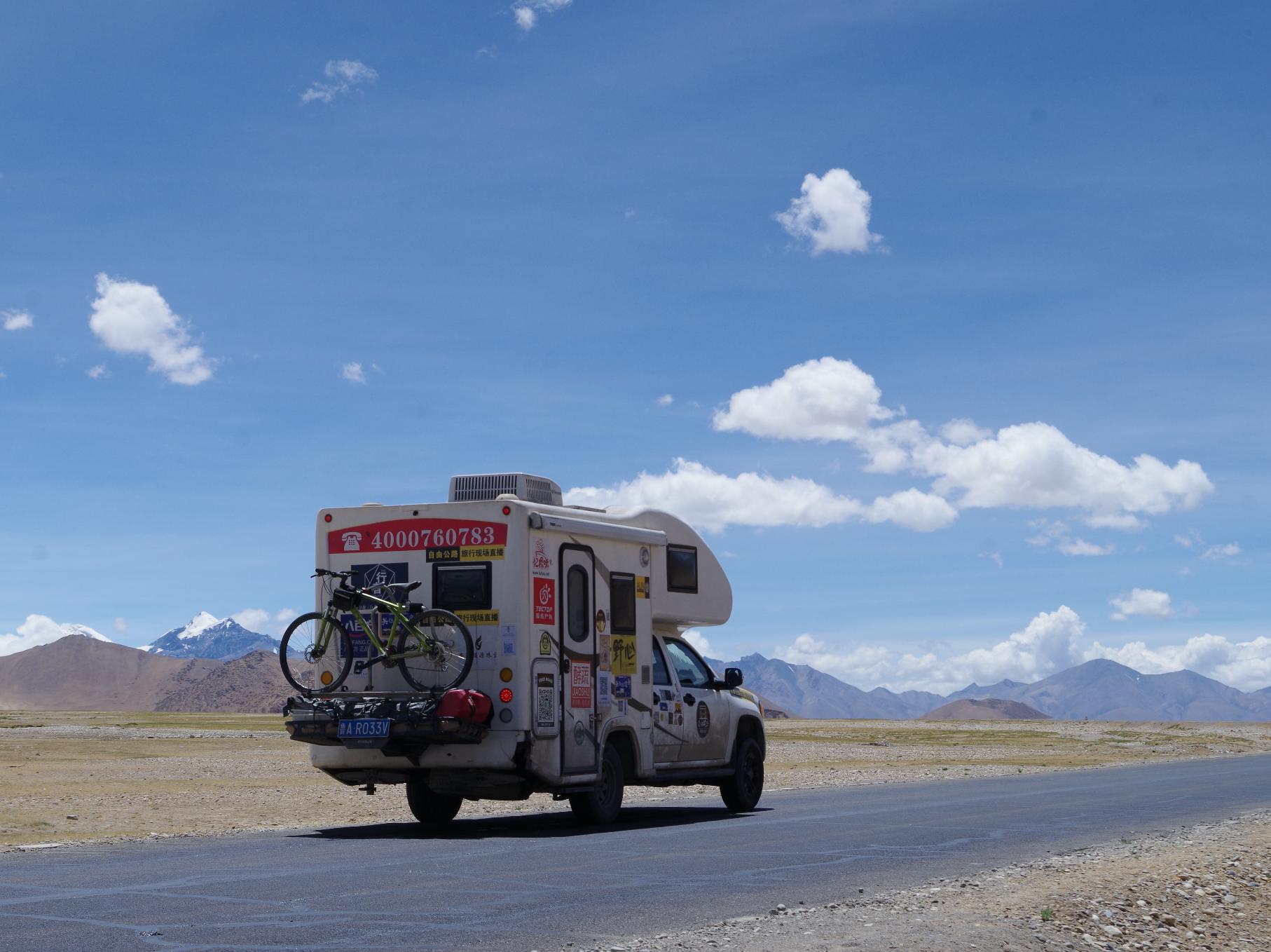 90后杂粮煎饼摆摊三轮车,90后摆摊卖早餐三明治寿司