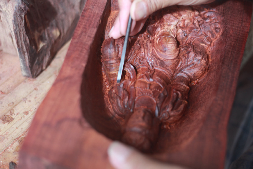 雕刻守艺人的浅析纯手工与现代化工具手工和电脑雕刻加手修区别